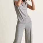 Skin- V-Neck Easy Tee