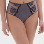 Simone Pérèle - Intrigue Retro Brief
