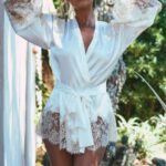 Marjolaine - Short negligee white silk adorned with beige lace