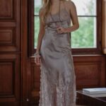 *Marjolaine - Long nightie with lace-up back in gray silk and lace