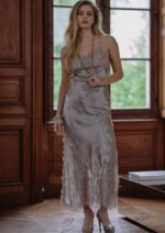 *Marjolaine - Long nightie with lace-up back in gray silk and lace