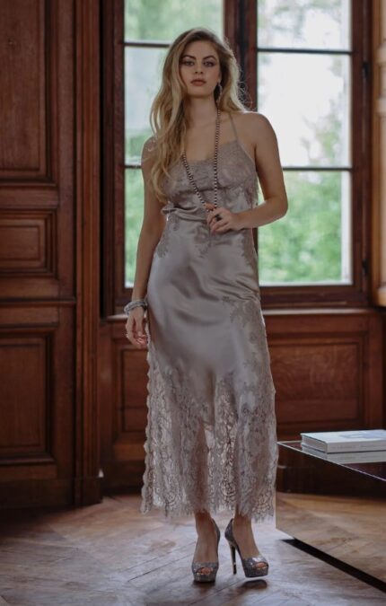 Marjolaine - Long nightie with lace-up back in gray silk and lace