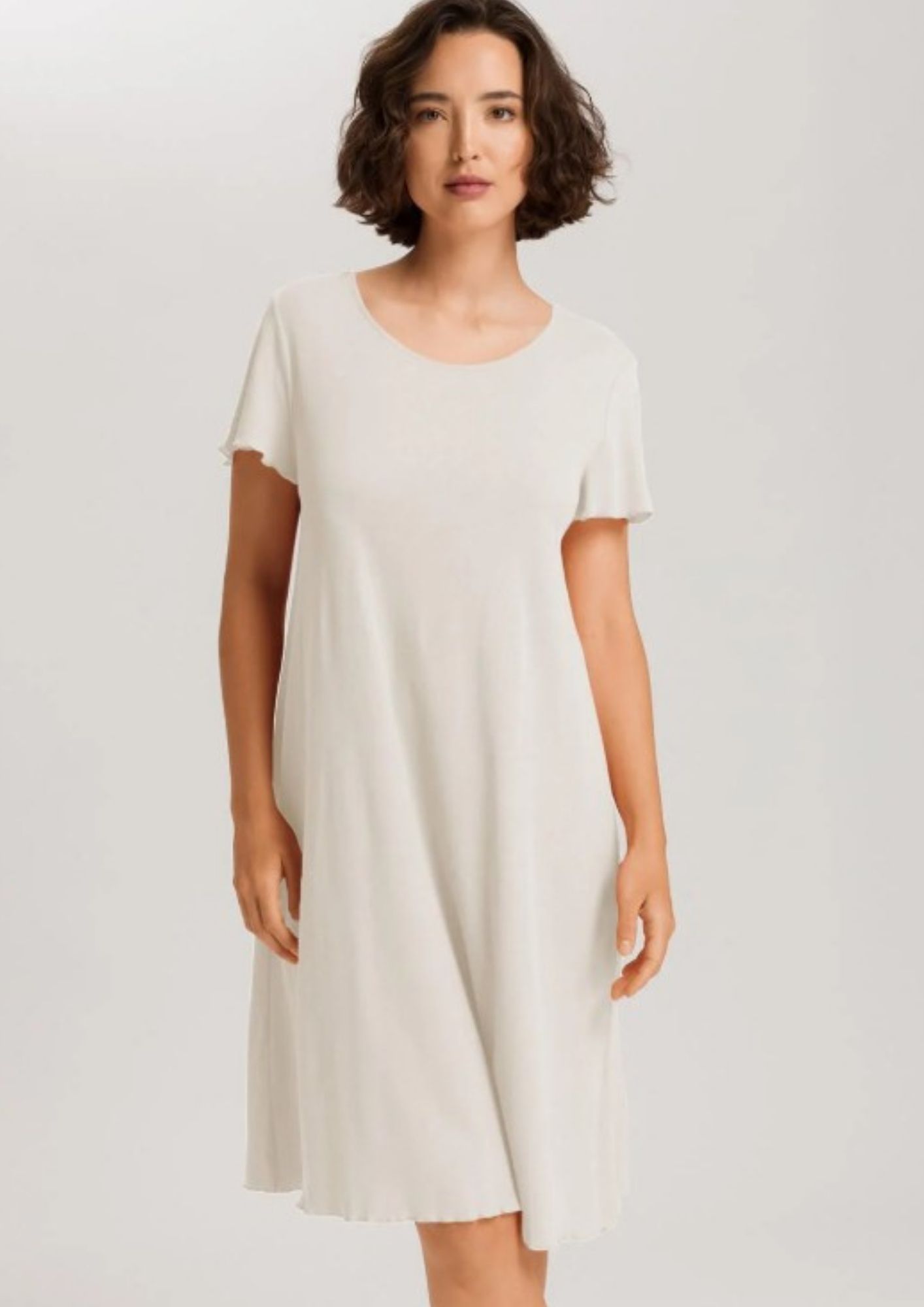 52 HANRO-Short Sleeve Nightdress - Image 1