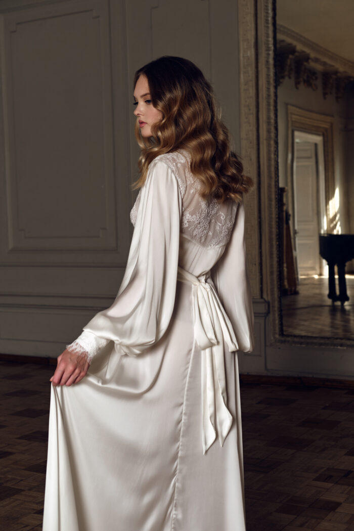 Ludmila - Long satin robe - Image 4